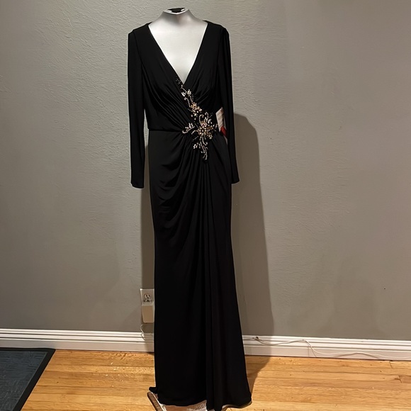 Mac Duggal 67848 FAUX WRAP LONG SLEEVE GOWN W/ APPLIQUÉ DETAIL NWT - Picture 3 of 14